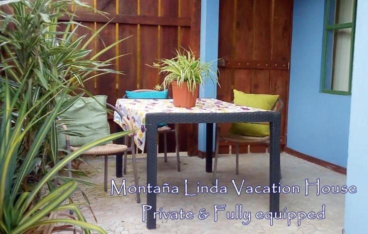 Montana Linda Guest House Orosí מראה חיצוני תמונה